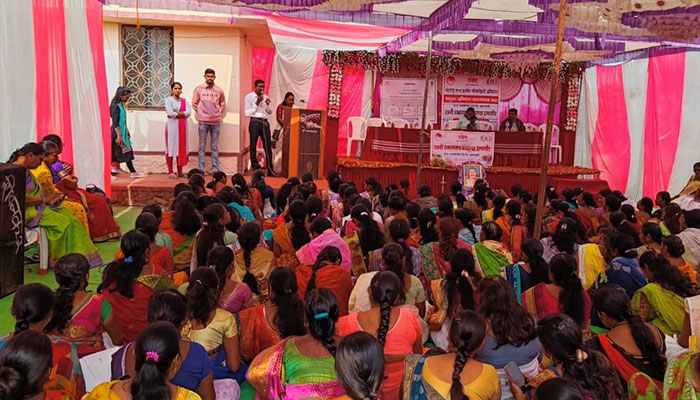 At this farmer's training in Maharashtra, women’s issues take centre stage