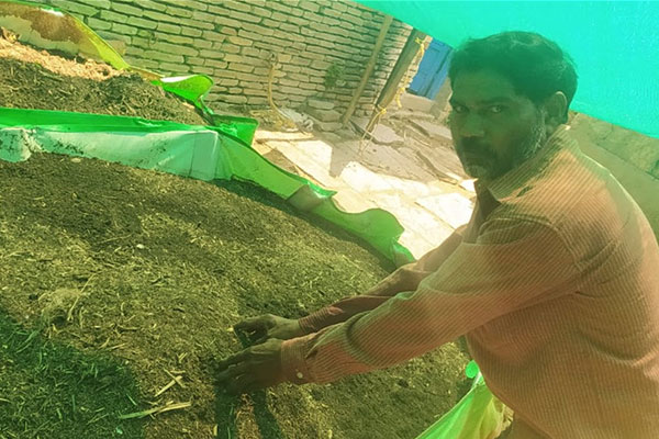 Farmers’ Group Starts a Vermicompost Unit 